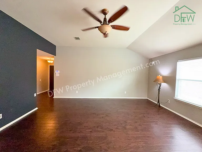 9120 Goldenview Dr — Photo 3