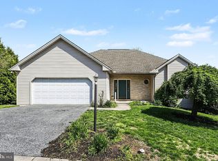 2425 Rolling Hills Dr, Mechanicsburg, PA 17055