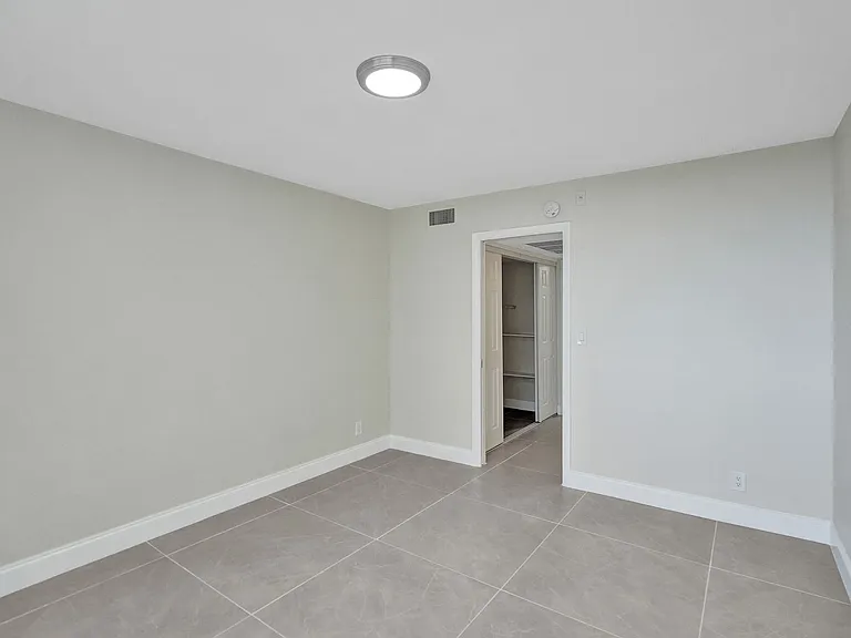4222 Inverrary Blvd — Photo 13