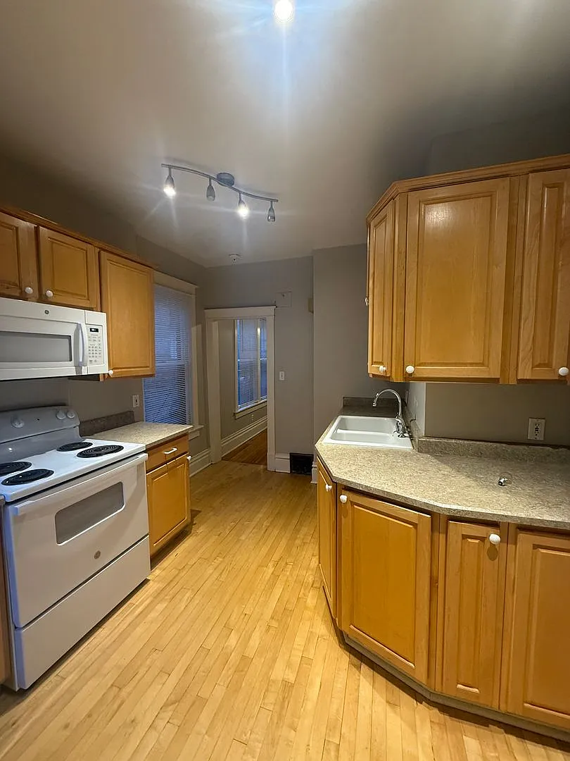 Gorgeously Classic 2 Bed/1 Bath In Whittier/City Park! Available Now! — Photo 1