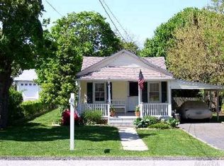 41 Smith St, Blue Point, NY 11715