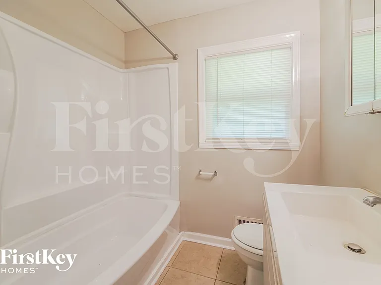 1098 Holly Cir — Photo 16