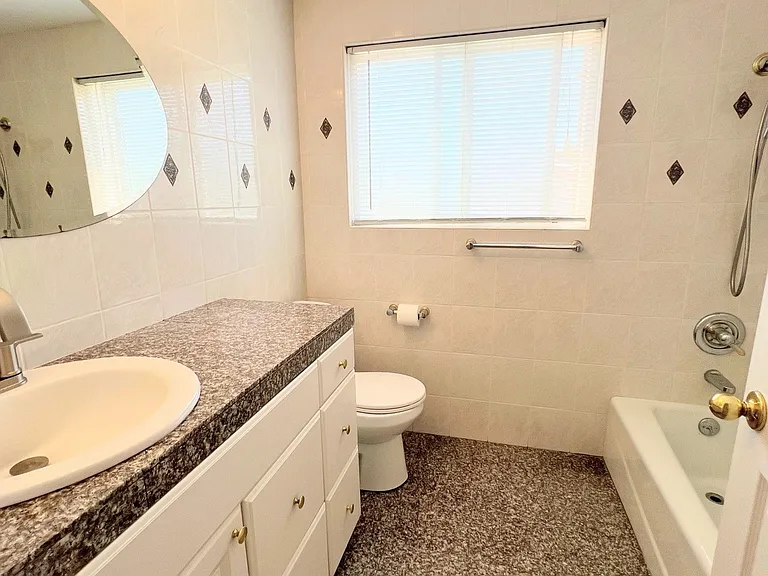 893 Lindawood St — Photo 31