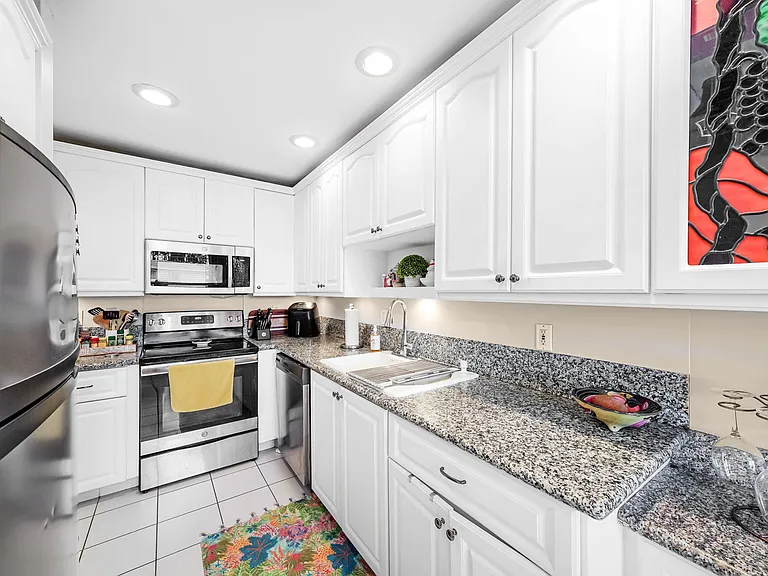 2835 SW 13th St #201 — Photo 8