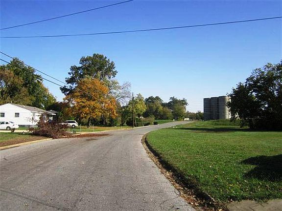 3rd image of 814 Custer Ave