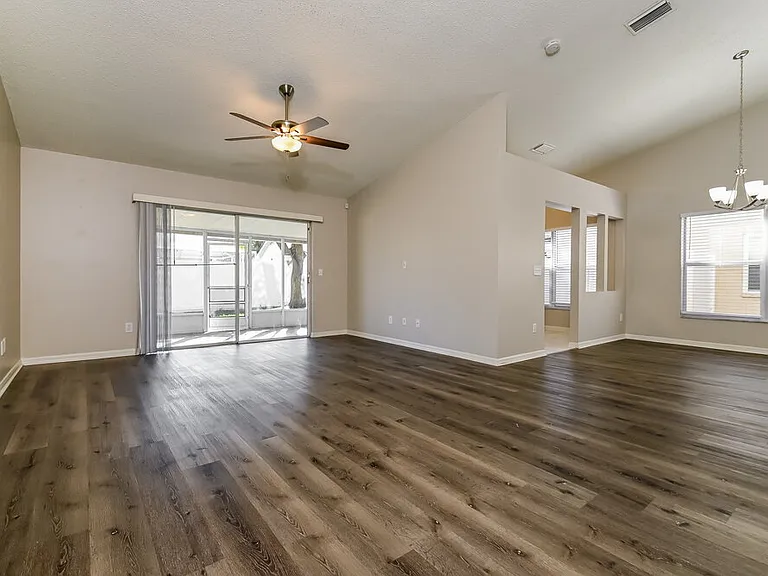 1111 Hardwood Dr — Photo 4