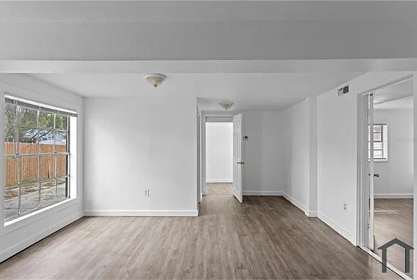 3 bed, 908 sqft, $2,100 — Photo 3
