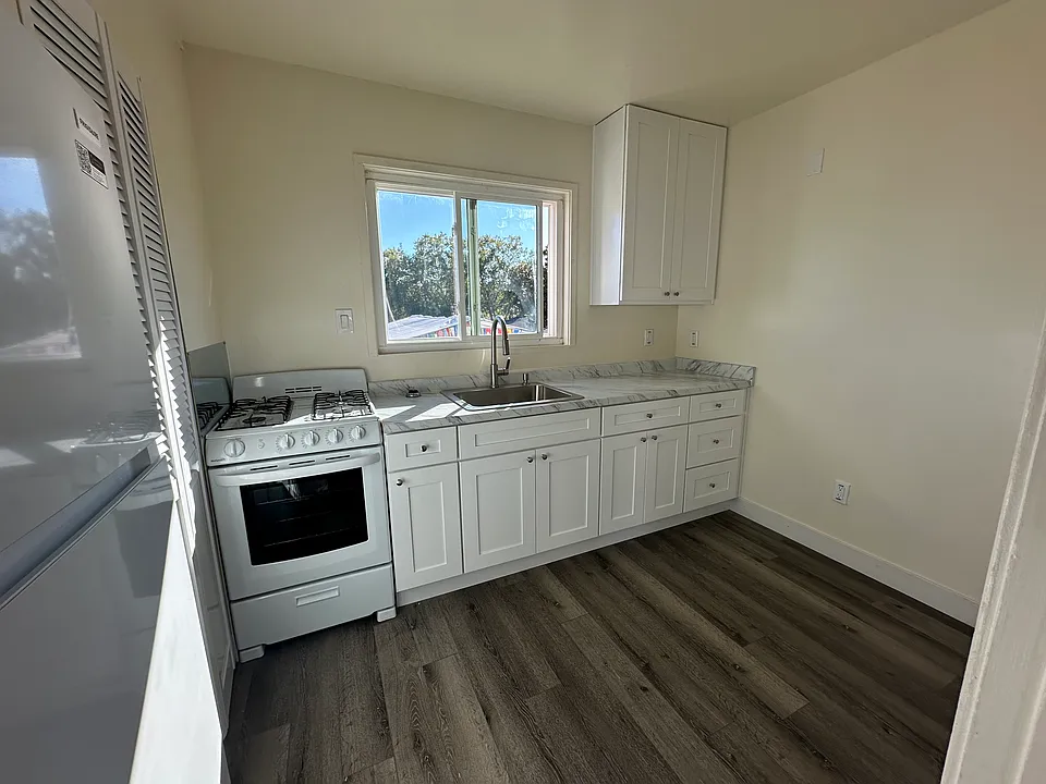 181 E Taylor St #2