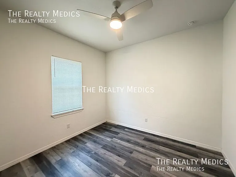 10 Locust Run Cir — Photo 12