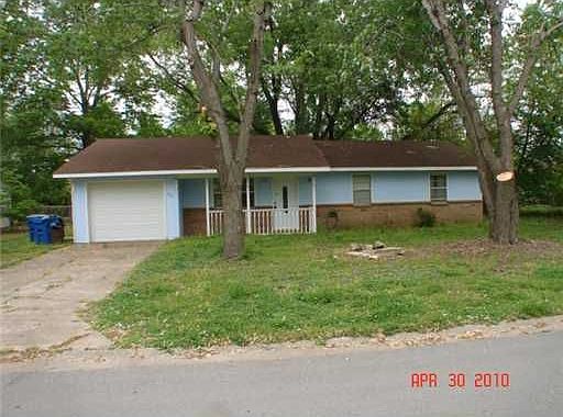 1st image of 707 SE 10th St
