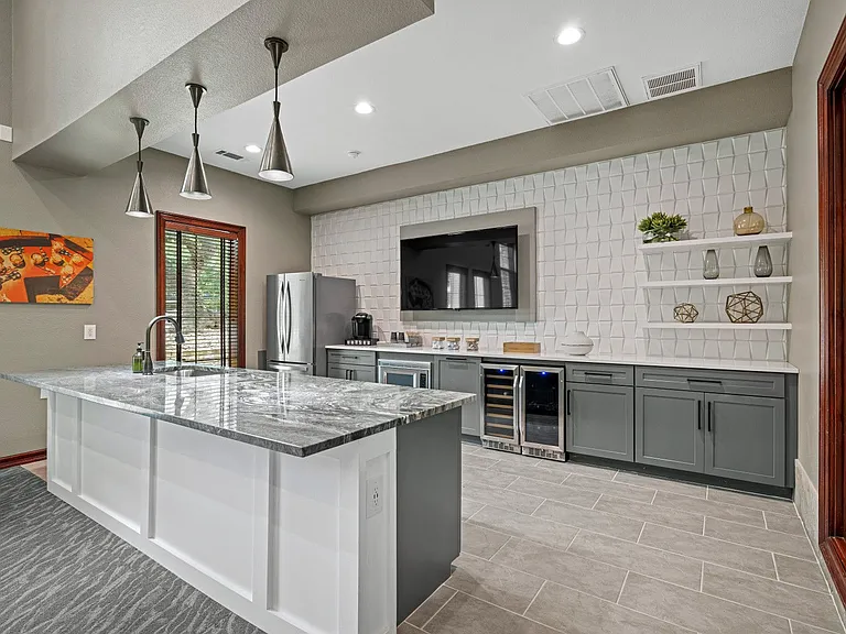12820 N Lamar Blvd — Photo 1