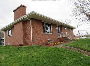 215 Broadway Ave, Nitro, WV 25143