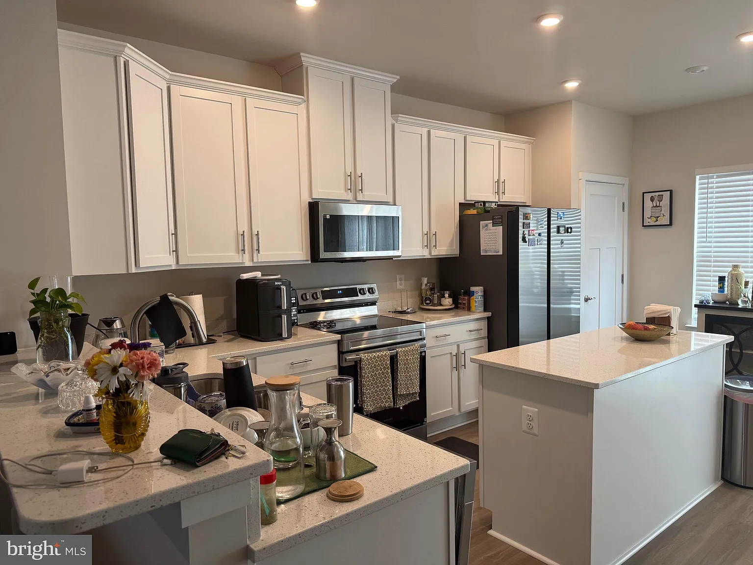 4 bed, 3.5 bath, 1989 sqft, $2,700 — Photo 3