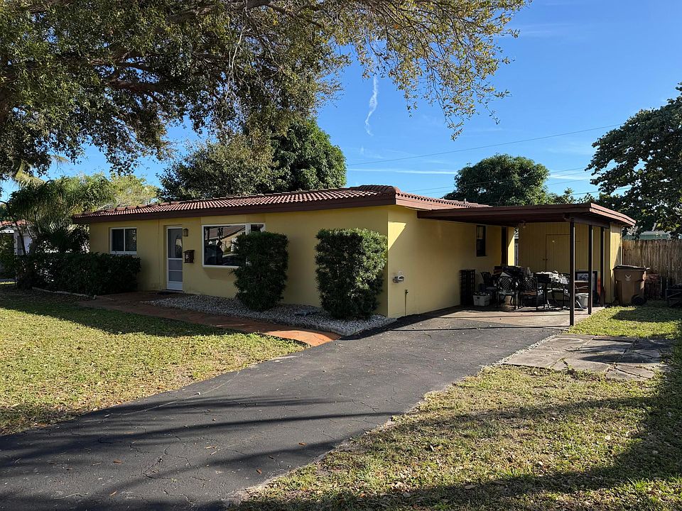 1st image of 812 SE 13th Court