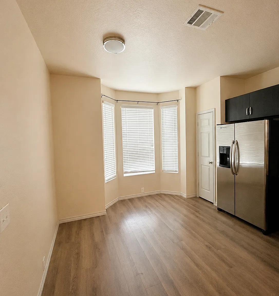 3 bed, 2.5 bath, 1564 sqft, $1,765 — Photo 4