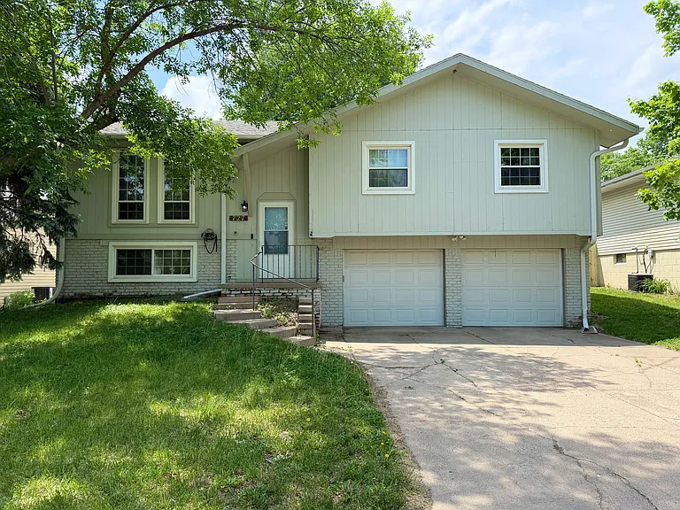 727 W Leon Dr — Photo 1