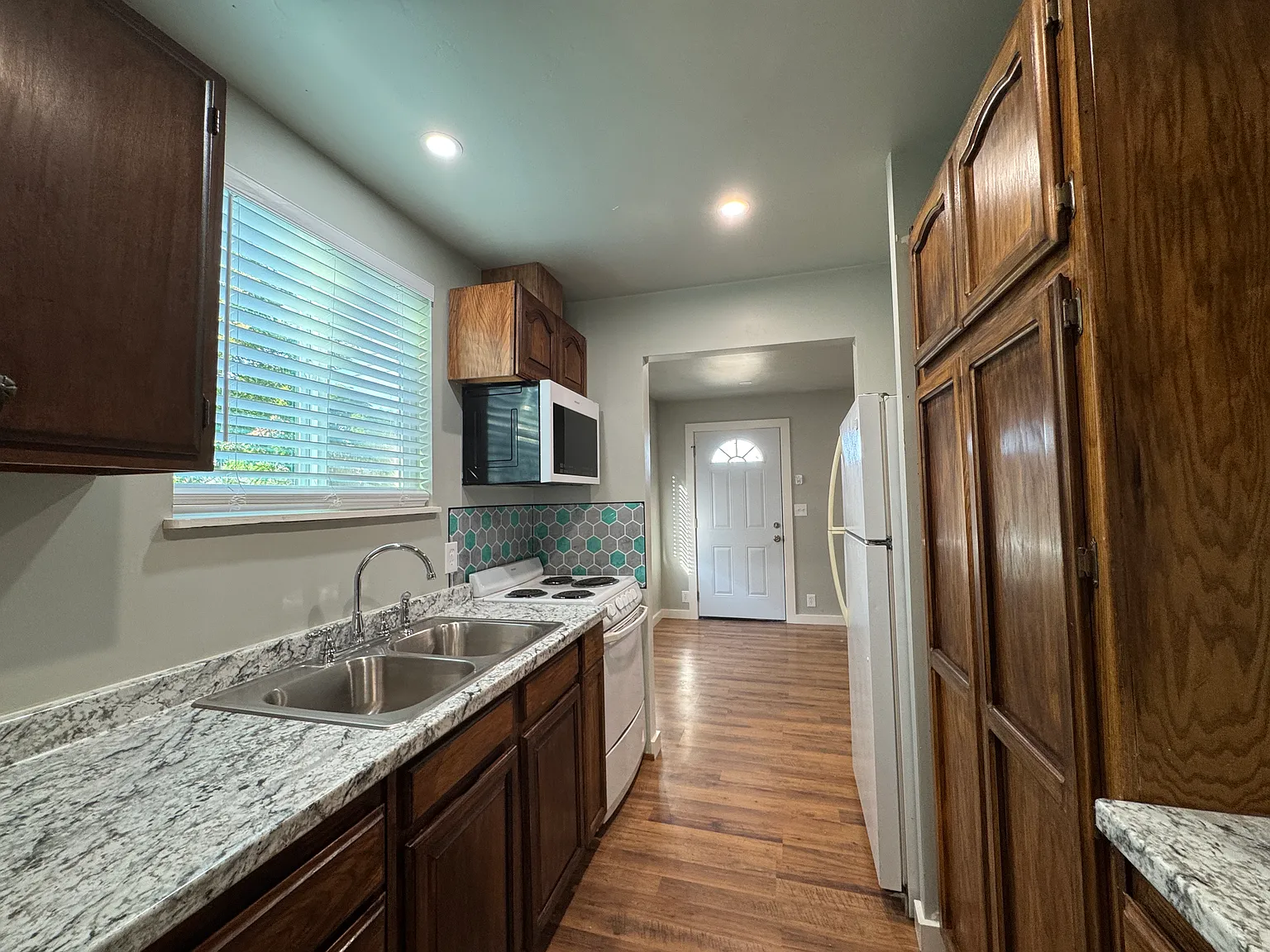 1 bed, $1,050 — Photo 2