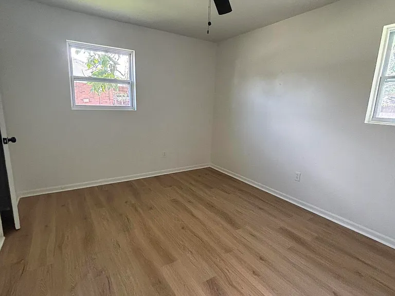 1813 Empress Ave — Photo 6