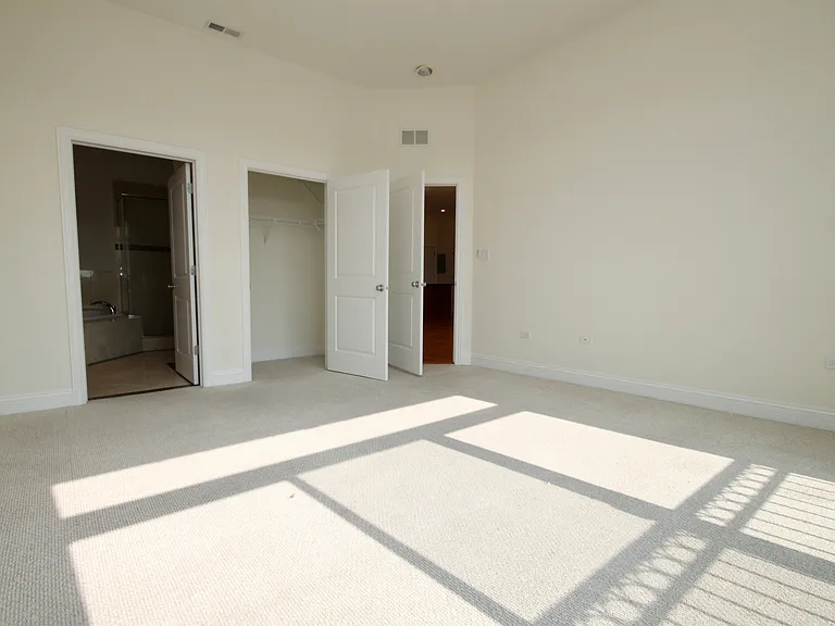 4651 N Greenview #409 — Photo 15