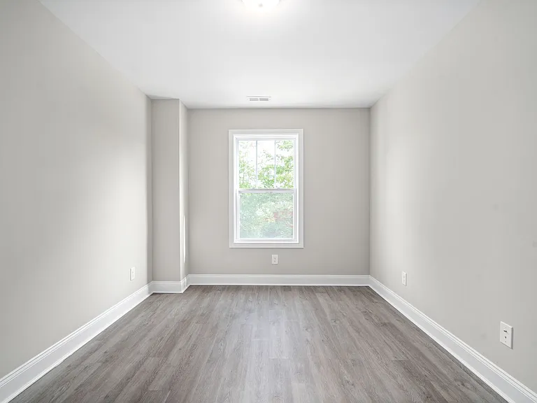 1377 Crossland Ave — Photo 23