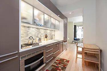 Sold by WIRE International Realty