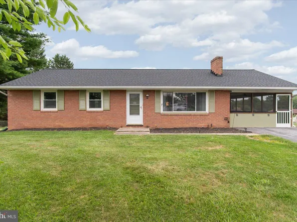 10602 Oaktree Cir, Williamsport, MD 21795