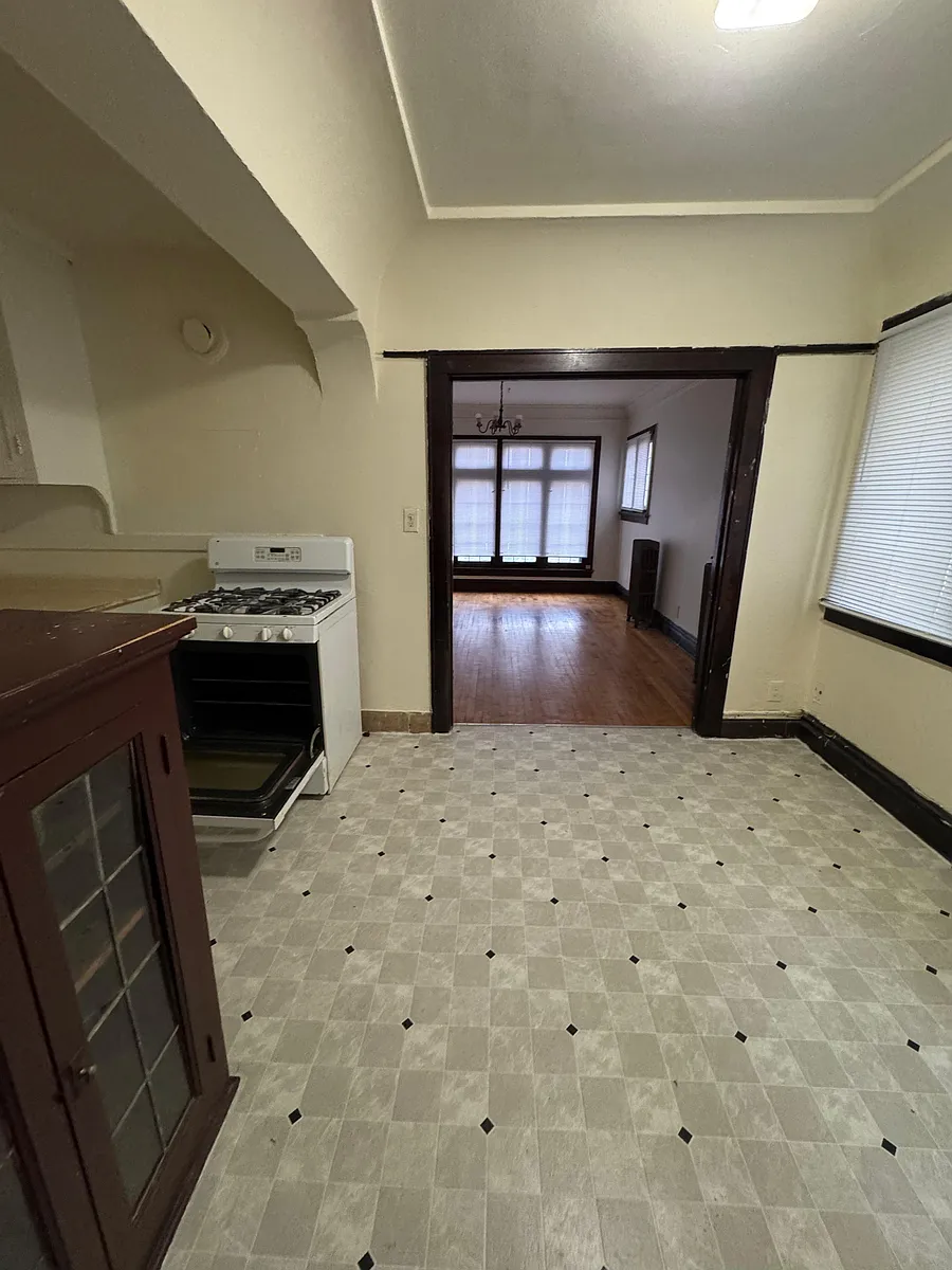 Building Photo - 823 S 22nd St #1