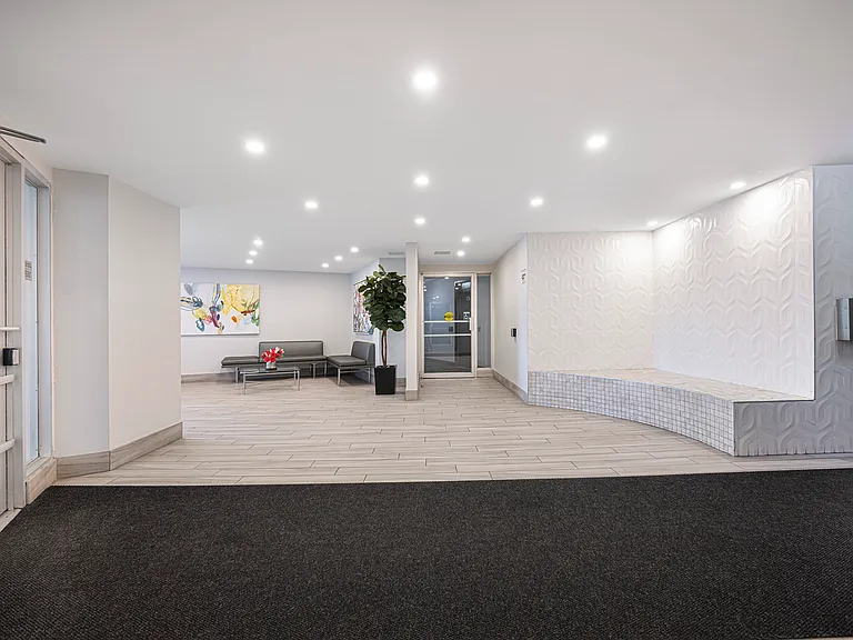 2050 Keele St — Photo 32