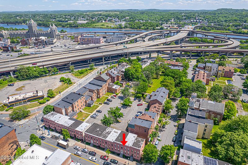3rd image of 142 S Pearl Street