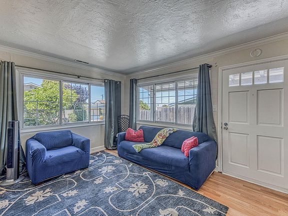 3rd image of 1212 Waring St