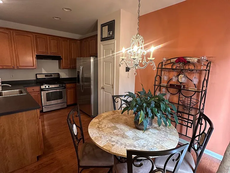 110 Sansom Ln — Photo 4
