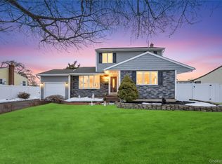 225 Farhan Lane, North Babylon, NY 11703