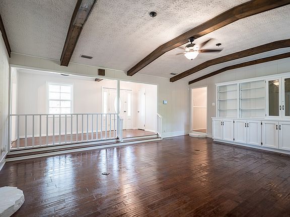 5th image of 3938 Glen Meade Dr