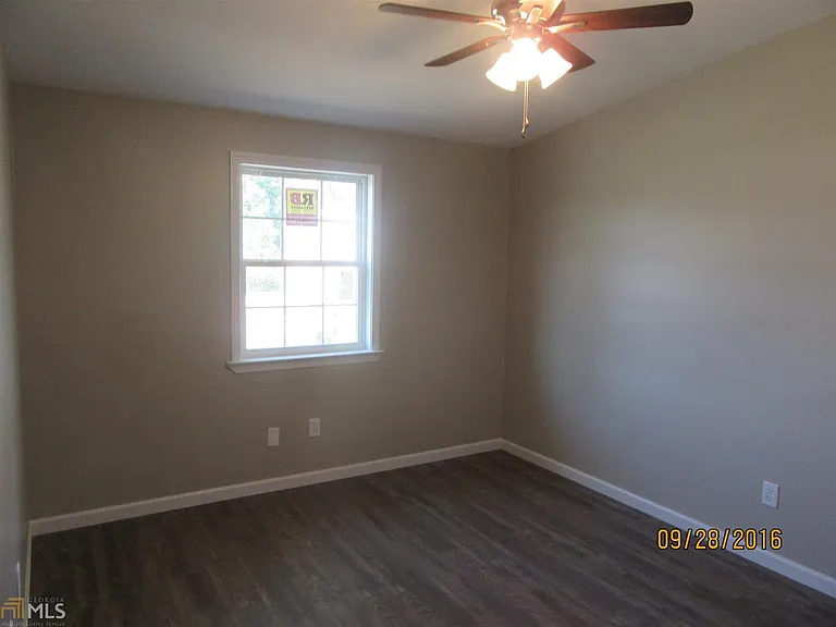 220 S Mulberry St — Photo 4