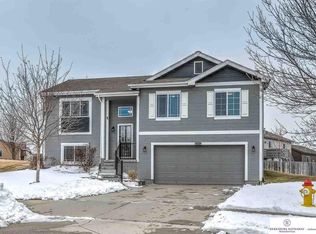 16829 Grand Cir, Omaha, NE 68116