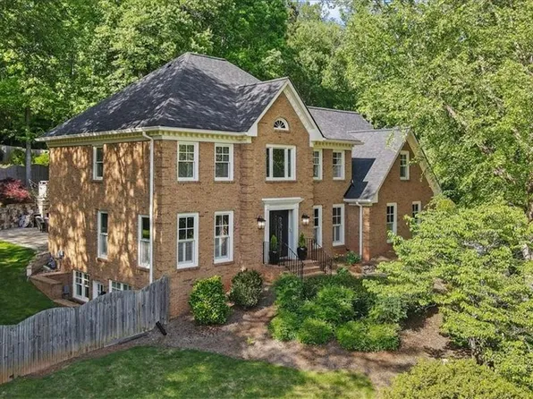 1880 Redbourne Dr, Sandy Springs, GA 30350