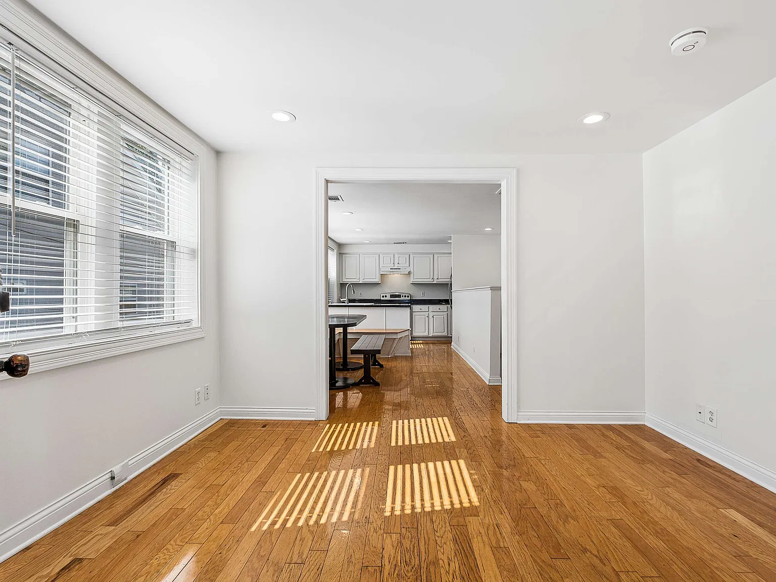 4 bed, 2574 sqft, $3,400 — Photo 3