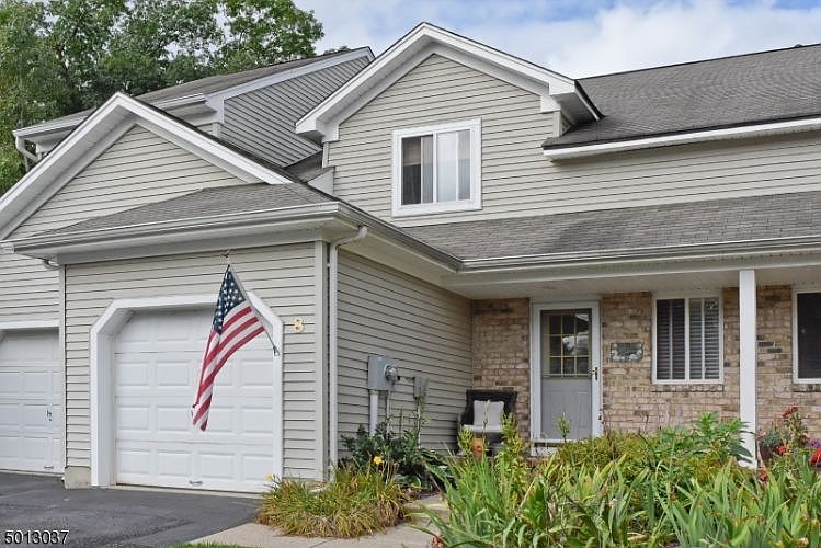 1st image of 8 Wind Meadow Trl