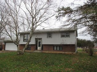 1534 Sparkhayes Dr, Sycamore, IL 60178