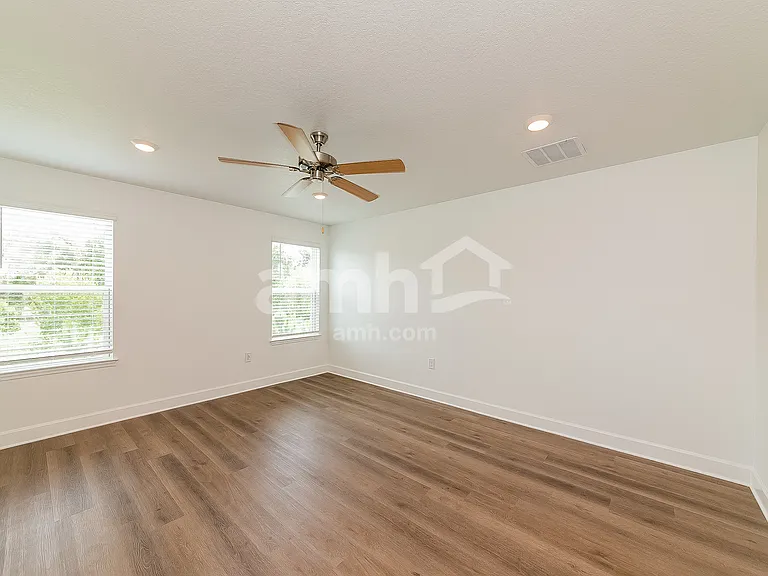 3320 Muscatine Ave — Photo 11