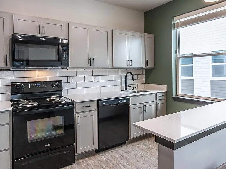 The Bentley Apartments — Photo 38