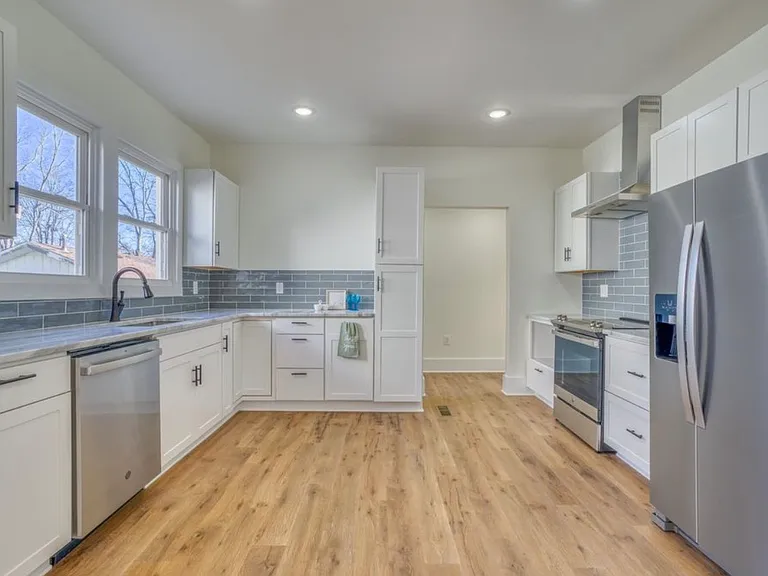 738 E Tombigbee St — Photo 5