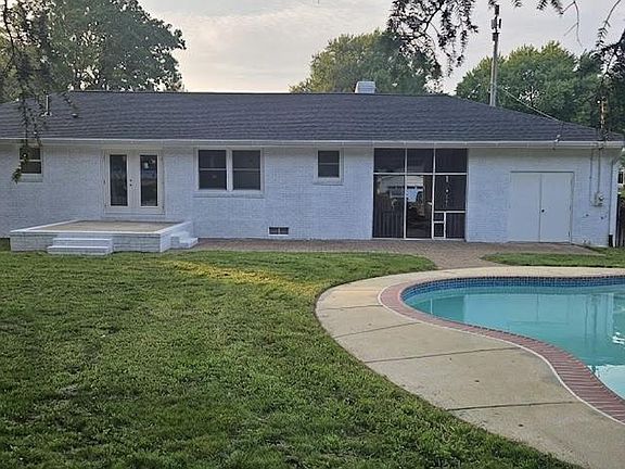 3rd image of 109 Sunset Dr