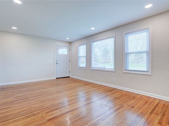 5th image of 2092 N Goodman St