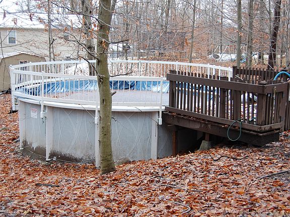 5th image of 110 Spruce Ln