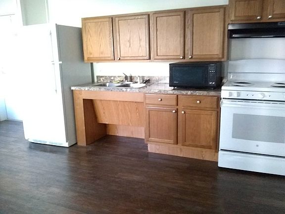2nd image of 1242 Fern St