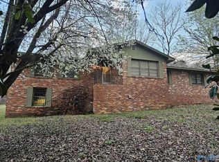 302 Jo Canyon Dr, Gadsden, AL 35905