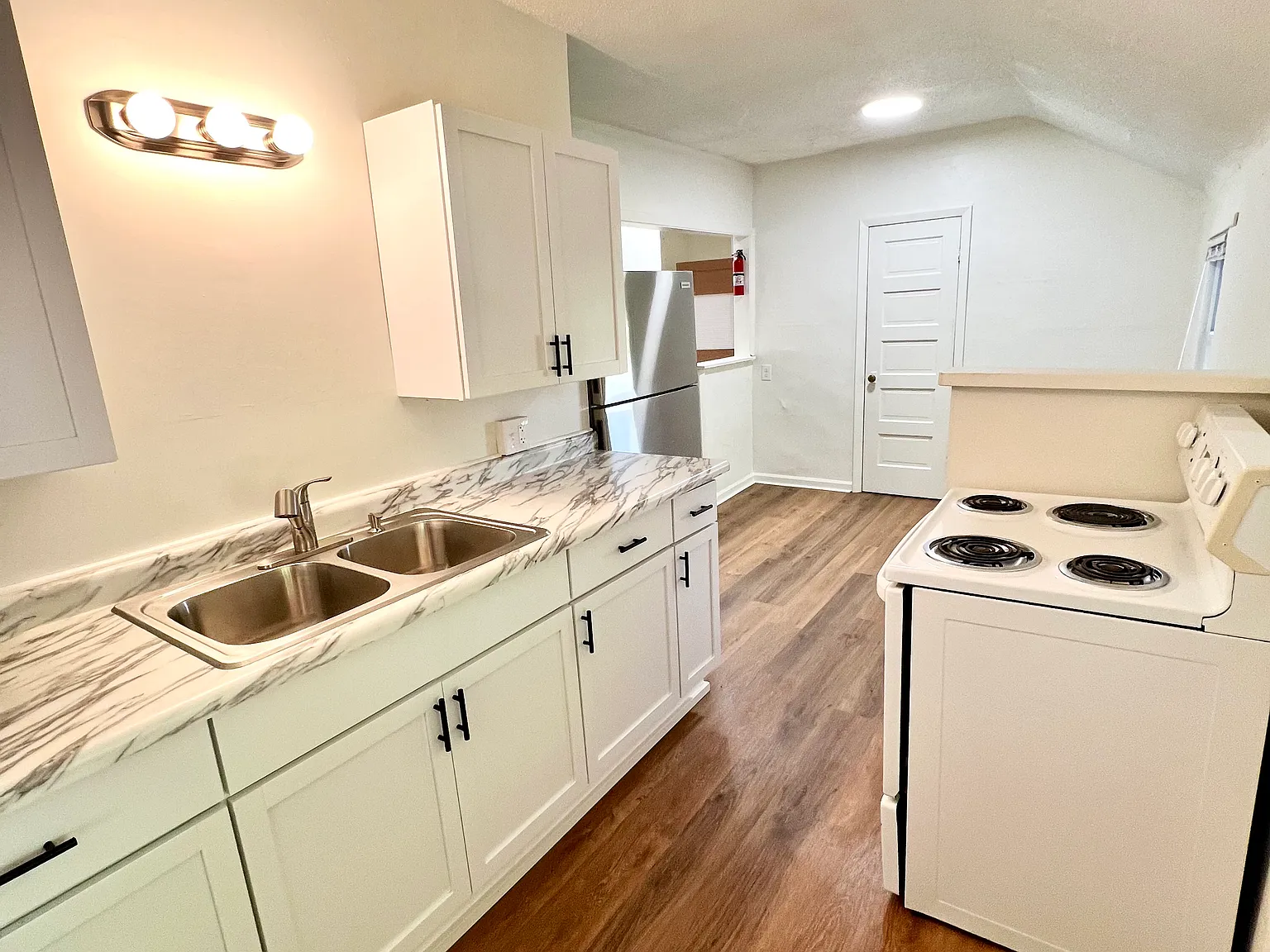 3 bed, 850 sqft, $1,250 — Photo 2