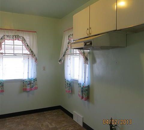 3rd image of 916 43rd Ave
