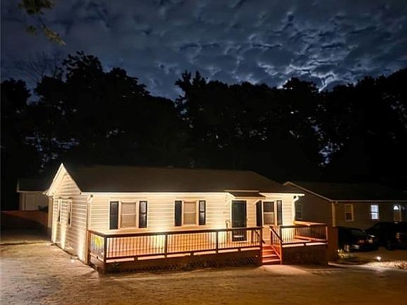 2nd image of 1411 Town St